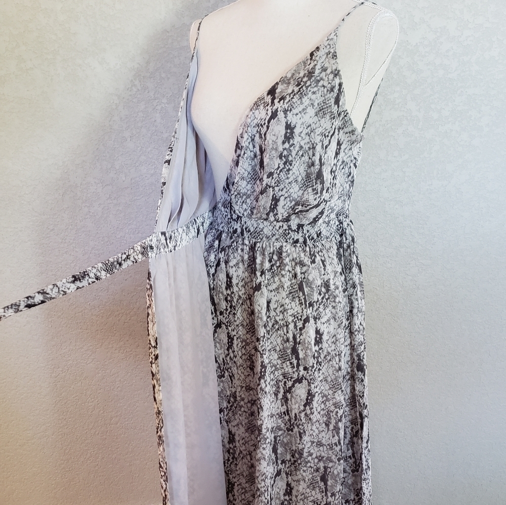 Astr The Label snake print maxi wrap dress size Medium - Picture 5 of 13